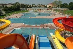 Vodni_areal_Jih_-_umele_-_aquapark.jpg